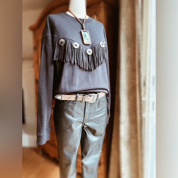 Sweatshirt Black Fringe and Metal Conch - Picture 4 of 8